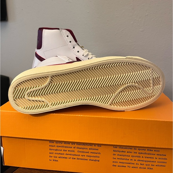 NWT Women's Nike Blazer Low '77 Sneakers in White & Red - DV7003-100 - Picture 5 of 11